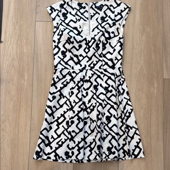 French Connection Black and White Sleeveless A-line Dress French Connection Black and White Sleeveless A-line Dress